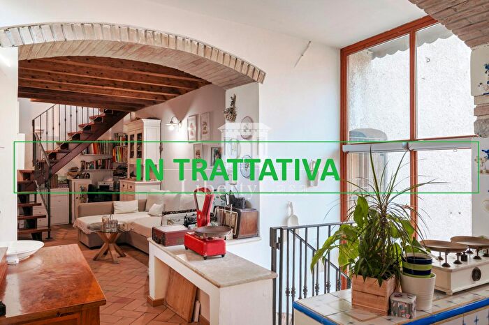 Casa quadrilocale in vendita in Via Cavour, Toscolano Maderno