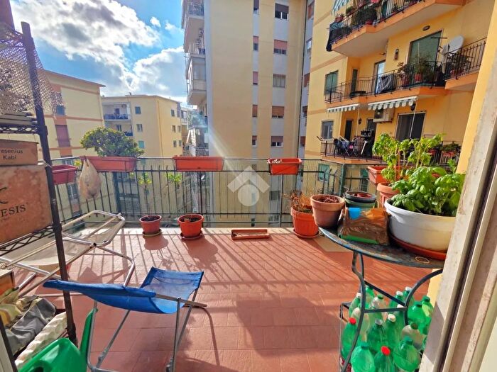 Appartamento trilocale in vendita in Via Giuseppe Capaldo in Parco con Posto Auto, Napoli