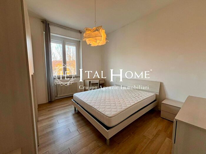 Appartamento trilocale in vendita in Via Adriano, Milano