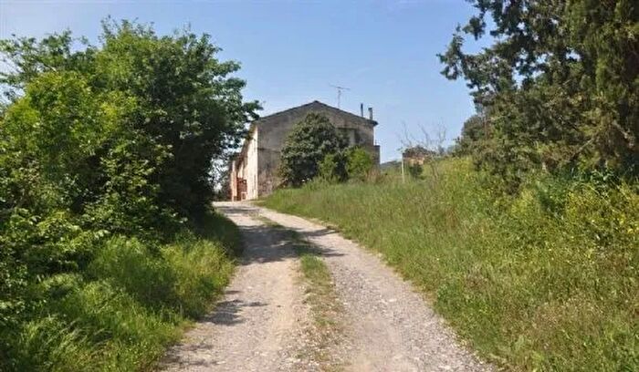 Casa quadrilocale in vendita in Montecatini Val Di Cecina