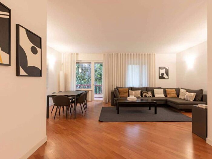 Appartamento trilocale in affitto in Via Ambrogio Bergognone da Fossano, Solari, Milano