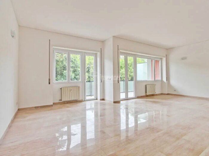 Appartamento con 5 locali in affitto in Via Tuscia, Roma