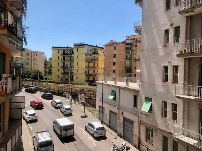 Appartamento con 5 locali in vendita in Via Lucio Petrone, Salerno