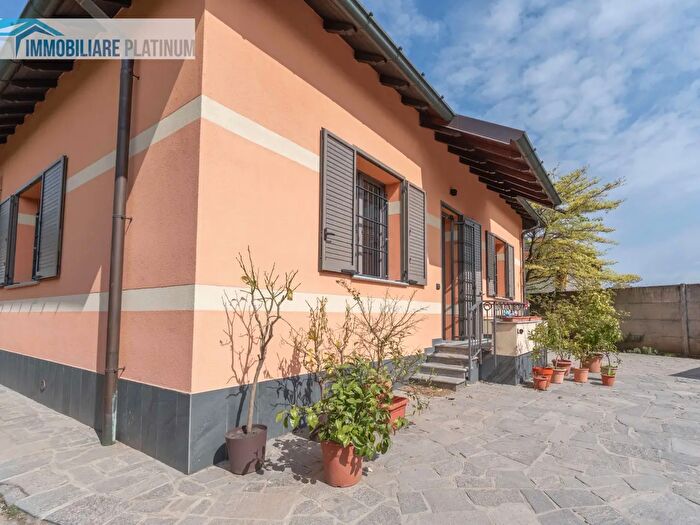 Casa trilocale in vendita in Viale Regina Margherita, Macherio