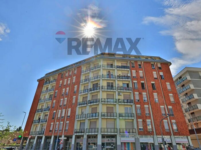 Appartamento trilocale in vendita in Via Milano, Baranzate