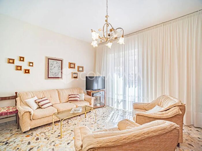 Appartamento trilocale in vendita in Via Delfino Pesce, Bari