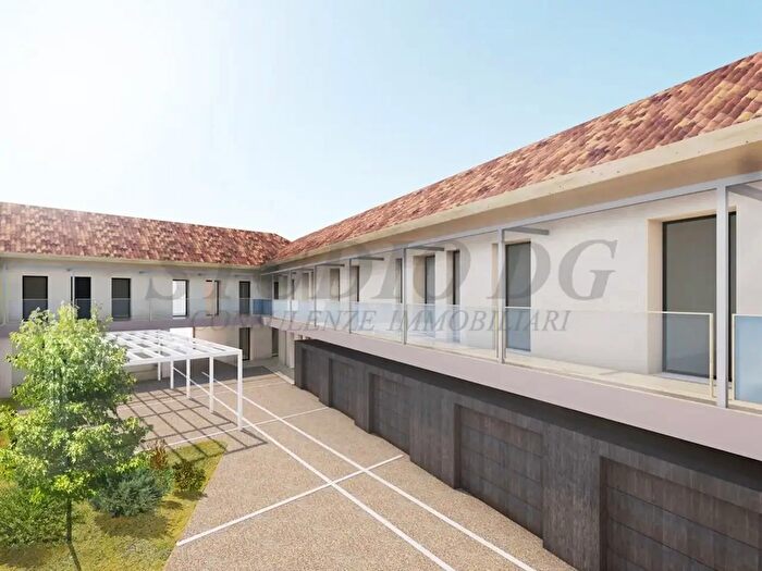 Appartamento trilocale in vendita in Via Volta, Cesano Maderno