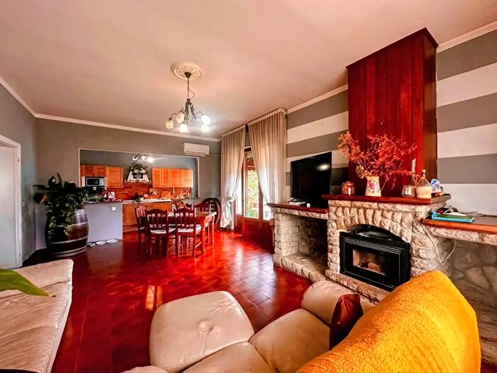 Appartamento con 5 locali in vendita in Coreglia Antelminelli