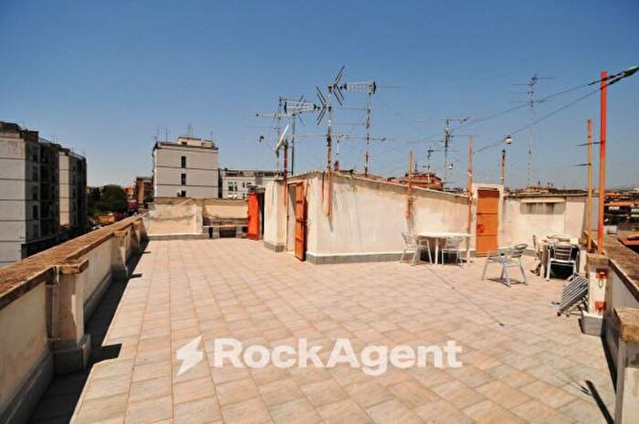 Appartamento con 5 locali in vendita in Via Curia, Catania