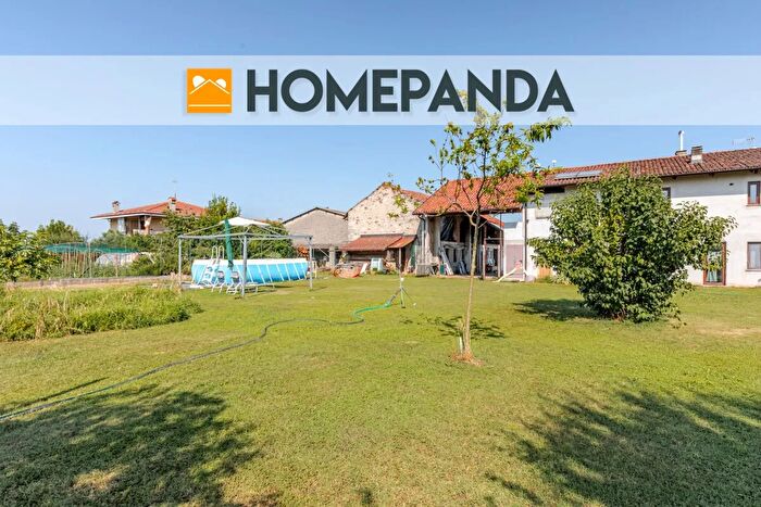 Casa con 7 locali in vendita in Via di Borgata Campagnino, Carignano