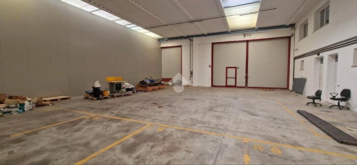 Appartamento con 10 locali in affitto in Via Novembre, Susegana