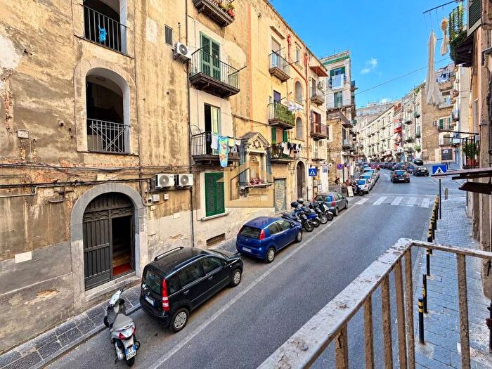 Appartamento bilocale in vendita in Via Matteo Renato Imbriani, Stella Materdei, Napoli