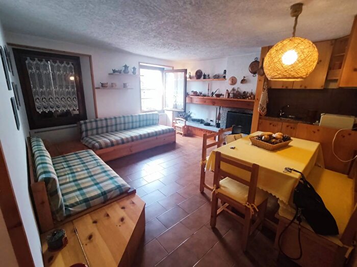 Appartamento trilocale in vendita in Craveggia, Craveggia