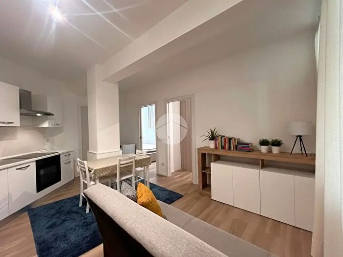 Appartamento trilocale in vendita in Via Livigno, Milano