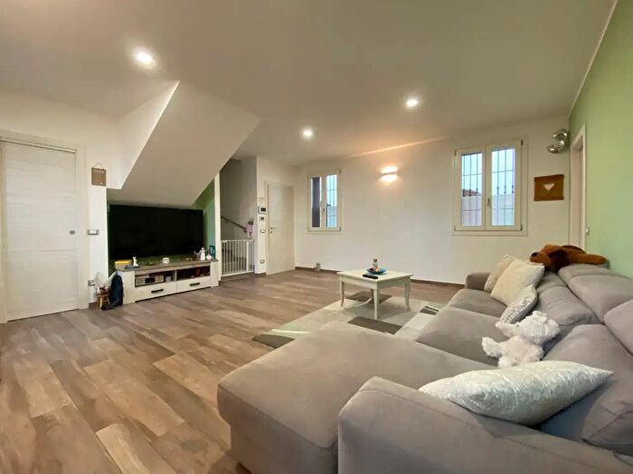 Casa quadrilocale in vendita in Pioltello