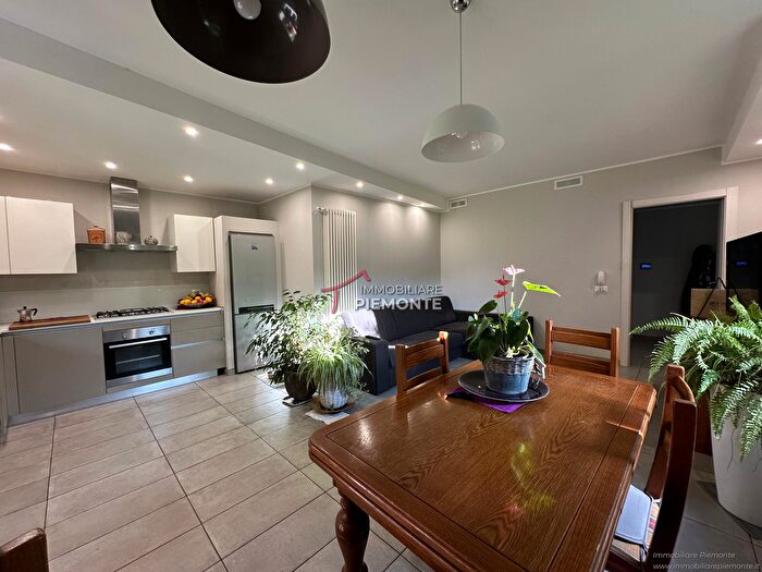 Casa con 5 locali in vendita in Comignago