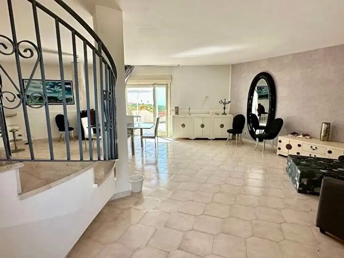 Casa con 7 locali in affitto in Siracusa