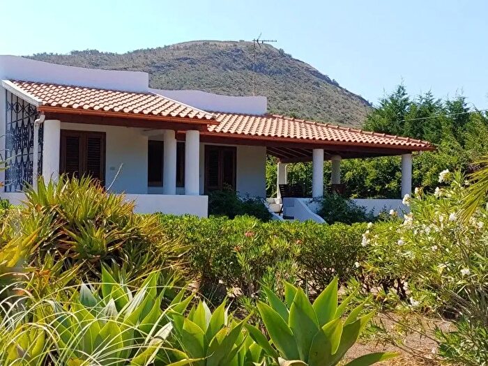 Casa quadrilocale in vendita in Via Lentia, Lipari