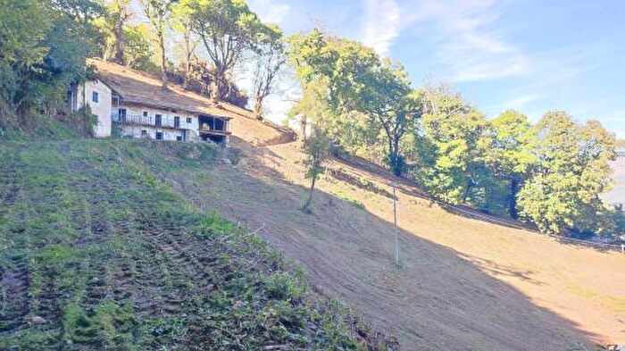 Casa con 6 locali in vendita in Via Comba Nari, Gambasca