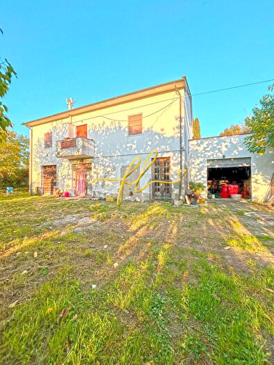 Casa con 6 locali in vendita in Castellina Marittima