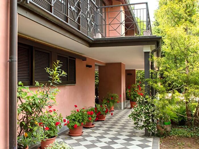 Casa con 11 locali in vendita in Via Baracca, Casorate Sempione