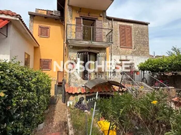 Casa quadrilocale in vendita in Via Chiesa, Castel San Giorgio
