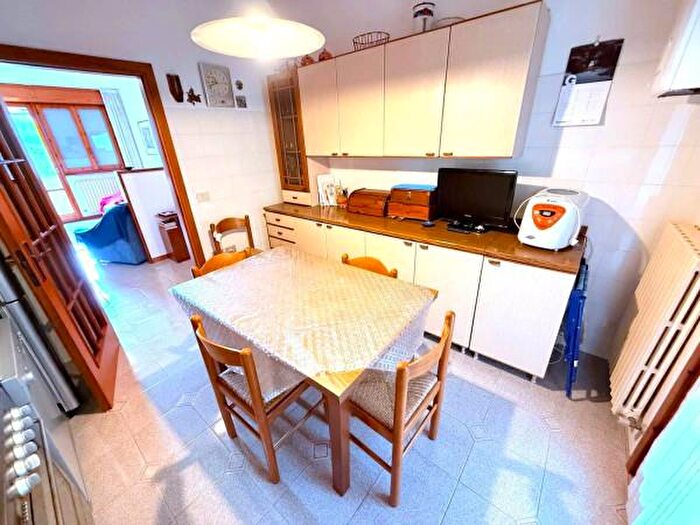 Appartamento con 6 locali in vendita in Urbino