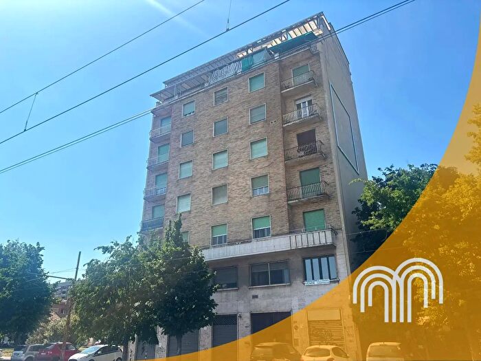 Appartamento trilocale in vendita in Via Bologna, Torino