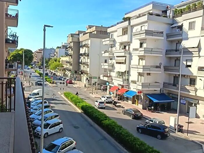 Appartamento trilocale in vendita in Piazza Dott Alfredo Albanese, Trani