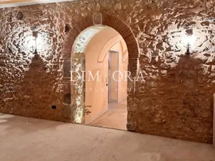 Appartamento con 6 locali in vendita in Via Civerta, Veroli