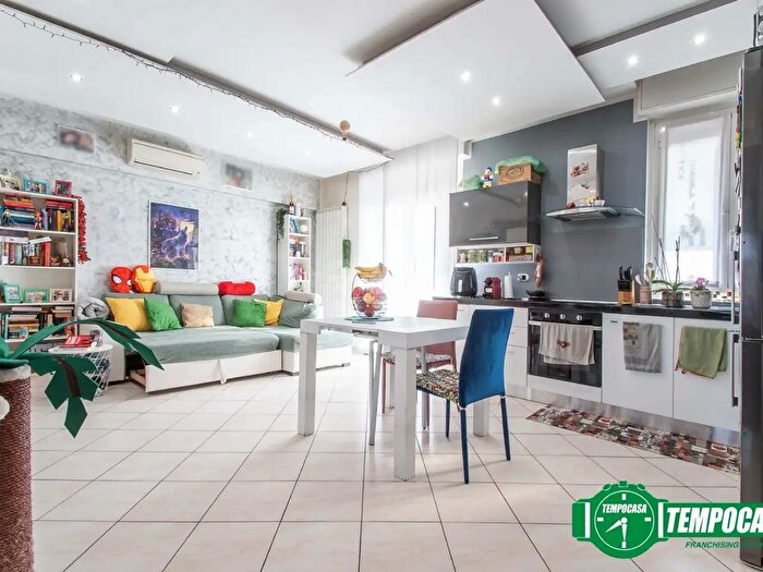 Appartamento trilocale in affitto in Via Forlanini, Garbagnate Milanese