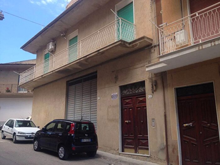 Casa con 6 locali in vendita in Giovanni Guareschi Canicatti, Canicatti