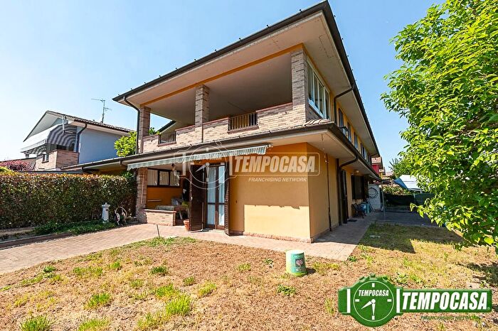 Casa trilocale in vendita in Via Europa, Chieve