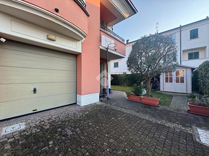 Casa con 5 locali in vendita in Via Roma, San Martino In Rio