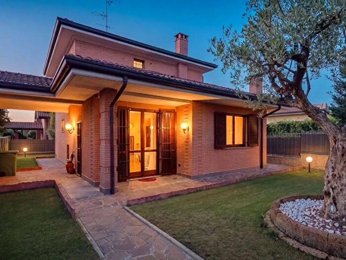 Casa con 7 locali in vendita in Lesmo