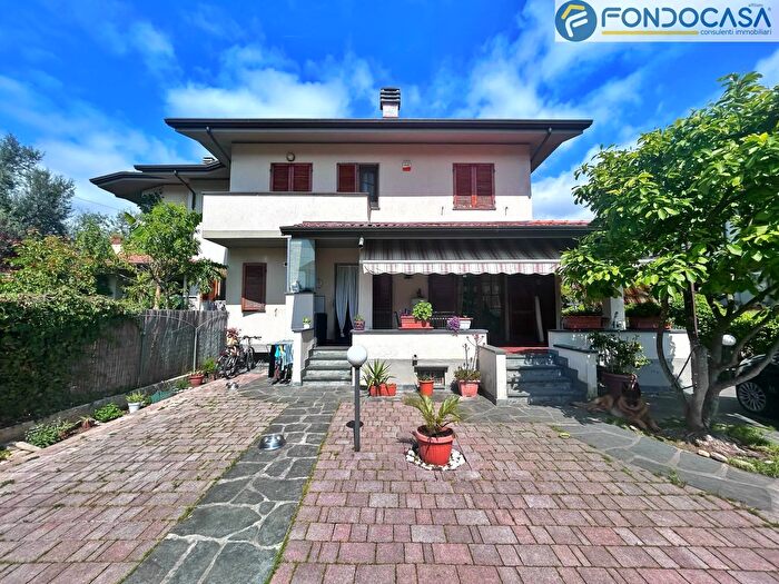 Casa quadrilocale in vendita in Via degli Olmi, Pietrasanta