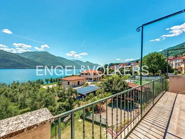 Appartamento con 6 locali in vendita in Via Regina, Pianello Del Lario