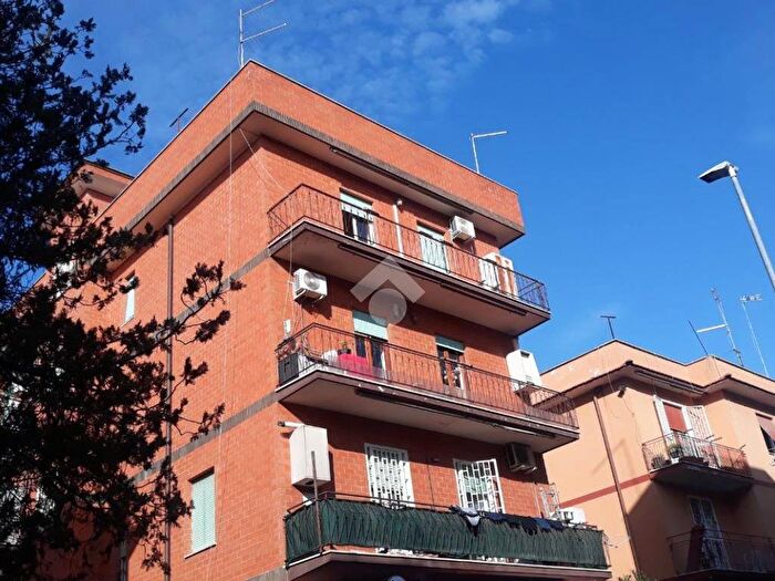 Appartamento trilocale in affitto in Via Benigno Crespi, Tor Vergata, Roma