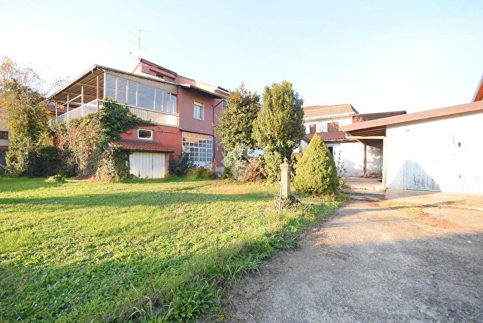 Casa quadrilocale in vendita in Via Sondrio, Seregno