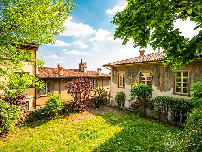 Appartamento trilocale in affitto in Via San Giacomo, Mura Veneziane Rocca, Bergamo