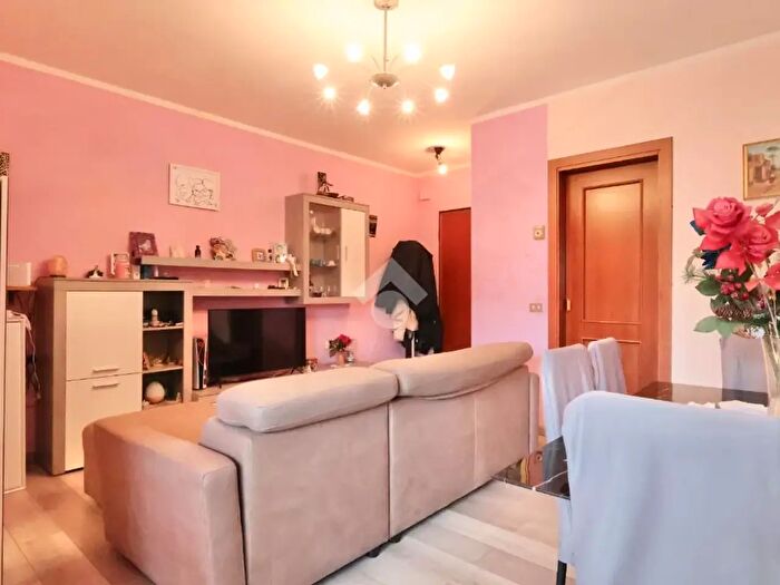 Appartamento trilocale in vendita in Via Enrico Zambonini, Reggio Emilia