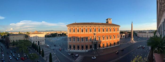 Appartamento con 5 locali in vendita in Piazza di San Giovanni in Laterano Roma, Roma