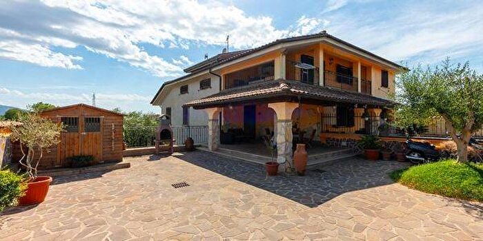 Appartamento quadrilocale in vendita in Via Colle Cannetaccia, Valmontone