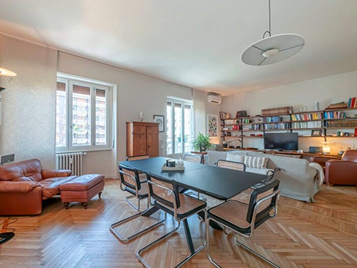 Appartamento quadrilocale in vendita in Via Gian Carlo Castelbarco, Bocconi, Milano