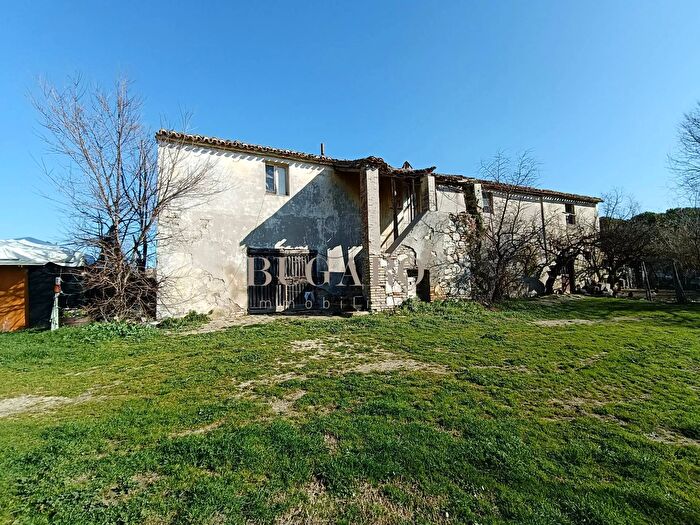 Casa con 10 locali in vendita in Ancona