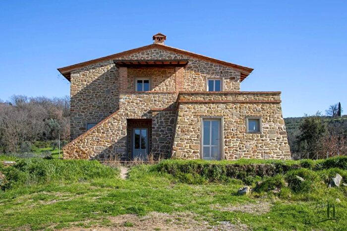 Casa con 9 locali in vendita in Vinci