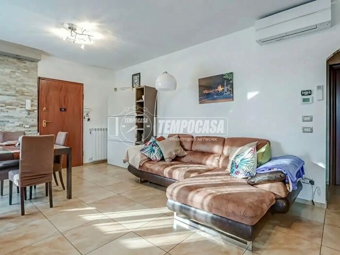 Appartamento trilocale in vendita in Via Idroscalo, Sesto Calende