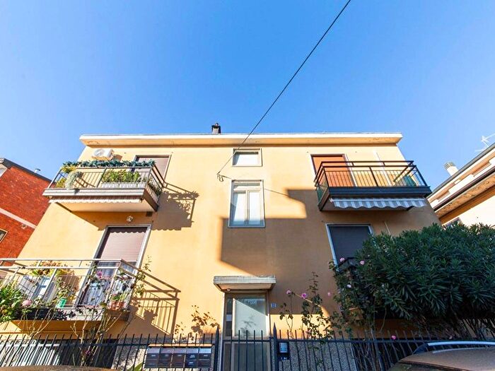 Appartamento trilocale in affitto in Via Ugo Foscolo, Centro, Settimo Milanese