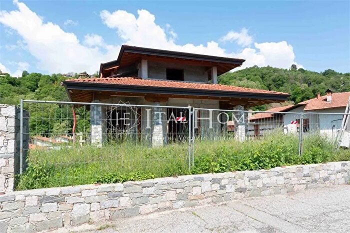 Casa quadrilocale in vendita in Via Giovanni Podetti, Caravaggio