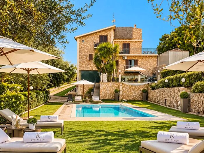 Casa con 6 locali in vendita in Caltagirone
